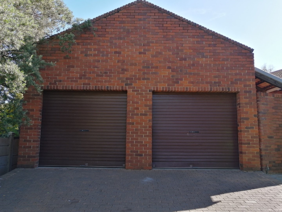 To Let 4 Bedroom Property for Rent in Heuwelsig Free State